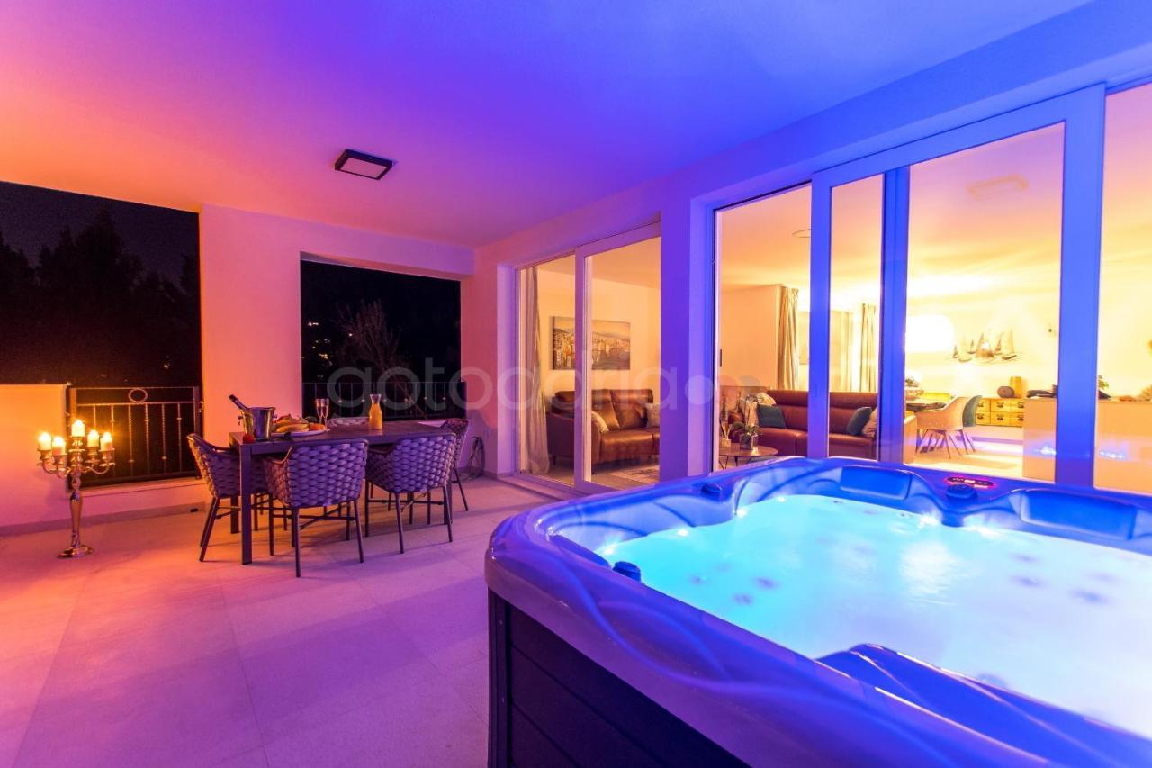 Villa Smaragd - Opal - Luxury Apt With Shared Pool And Private Hot Tub Makarská Exteriér fotografie