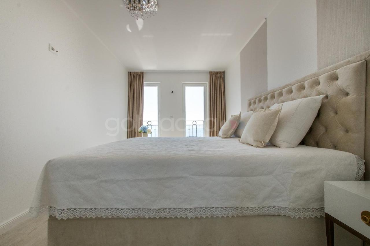 Villa Smaragd - Opal - Luxury Apt With Shared Pool And Private Hot Tub Makarská Exteriér fotografie
