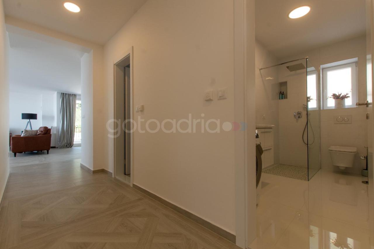 Villa Smaragd - Opal - Luxury Apt With Shared Pool And Private Hot Tub Makarská Exteriér fotografie