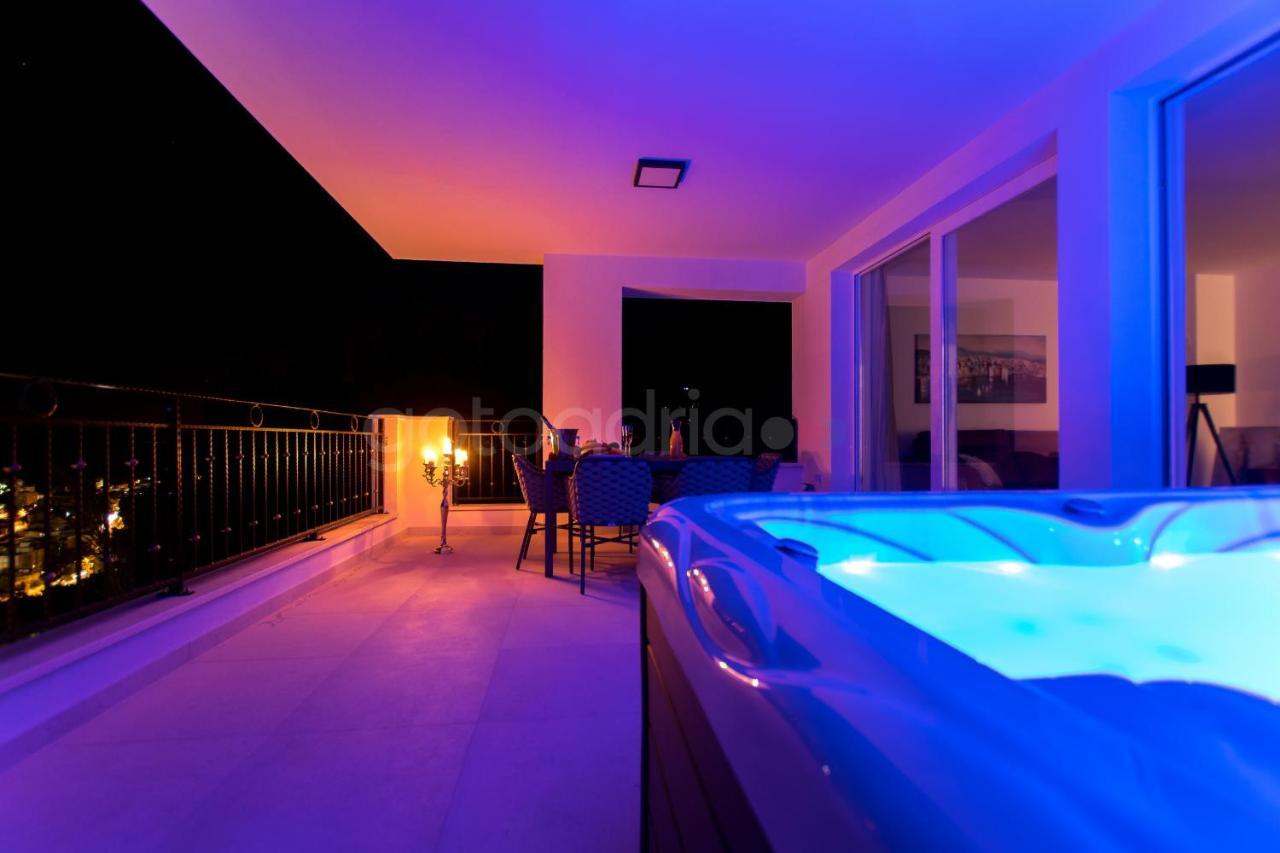 Villa Smaragd - Opal - Luxury Apt With Shared Pool And Private Hot Tub Makarská Exteriér fotografie