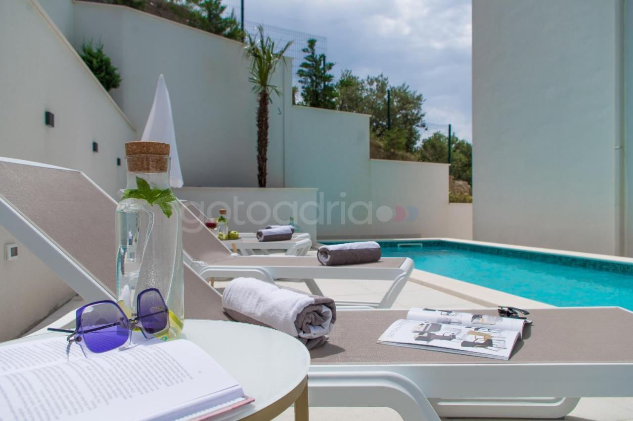Villa Smaragd - Opal - Luxury Apt With Shared Pool And Private Hot Tub Makarská Exteriér fotografie