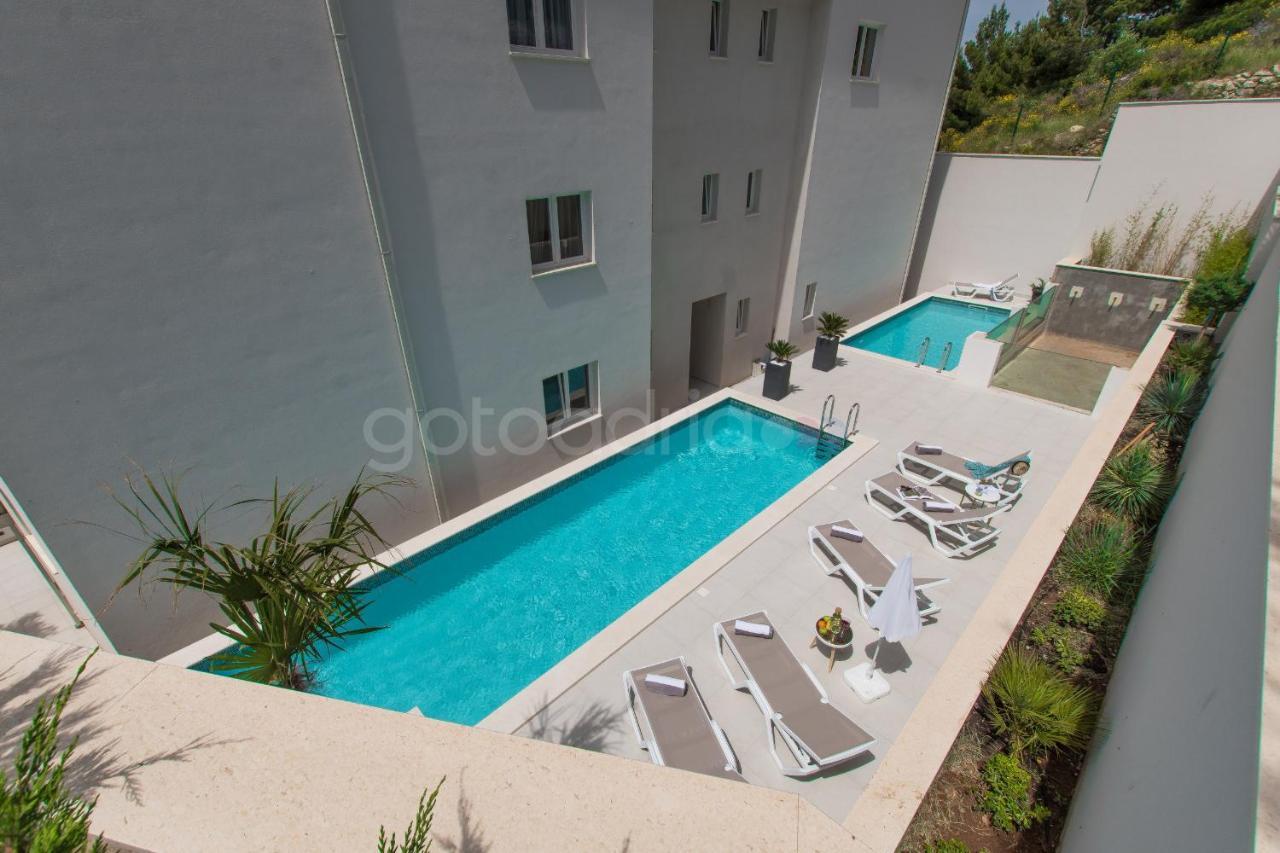 Villa Smaragd - Opal - Luxury Apt With Shared Pool And Private Hot Tub Makarská Exteriér fotografie