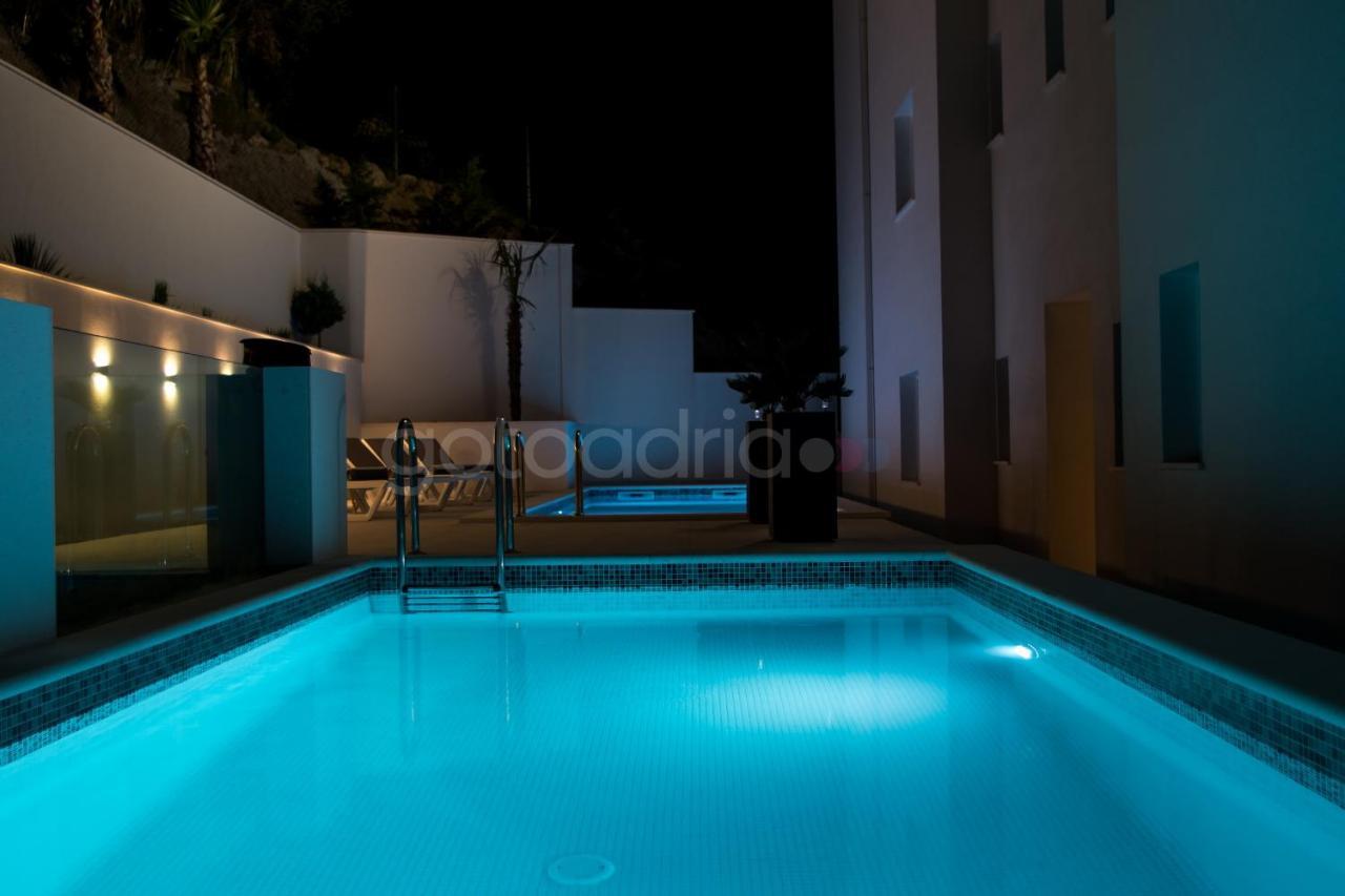 Villa Smaragd - Opal - Luxury Apt With Shared Pool And Private Hot Tub Makarská Exteriér fotografie