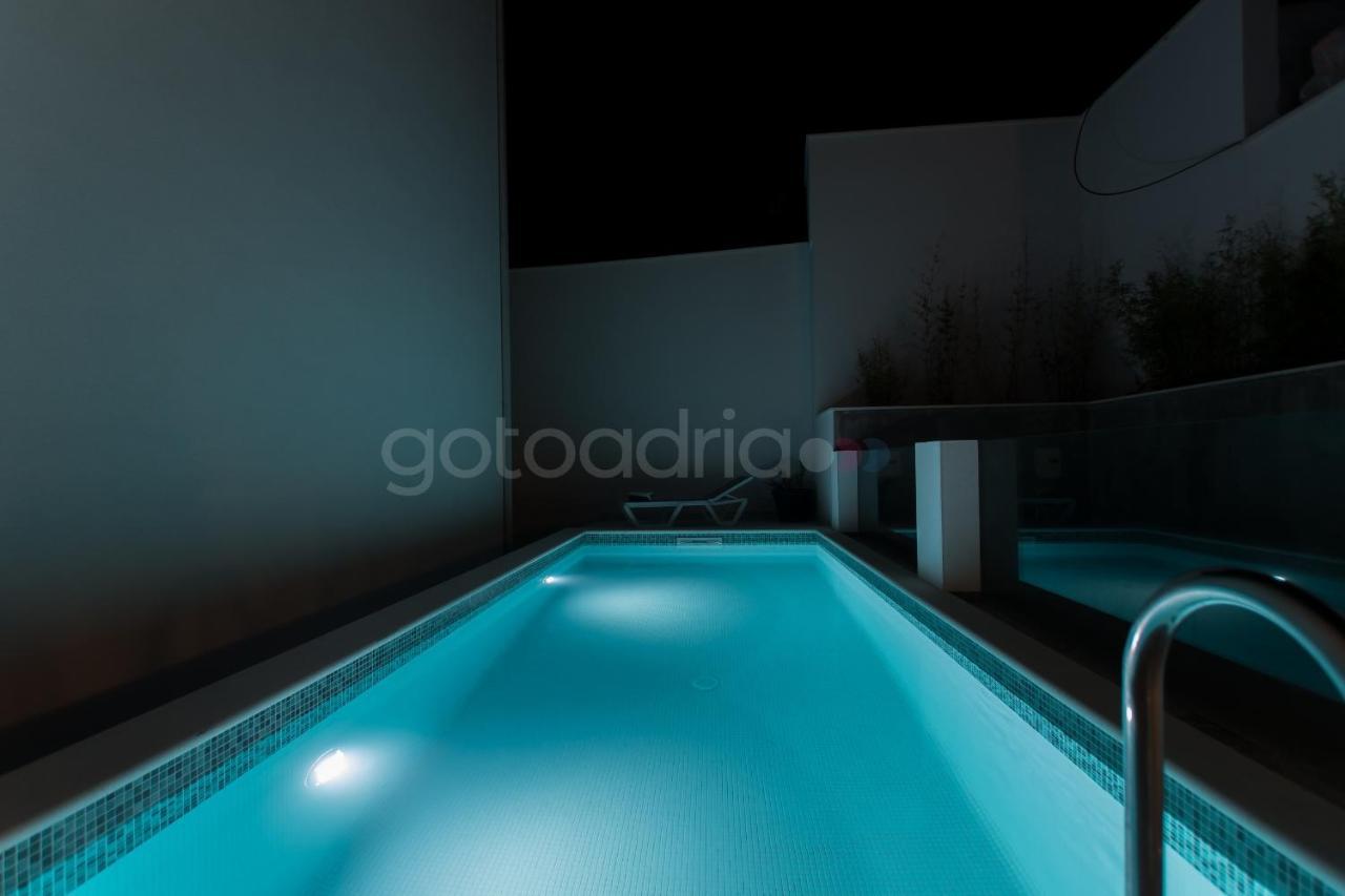 Villa Smaragd - Opal - Luxury Apt With Shared Pool And Private Hot Tub Makarská Exteriér fotografie
